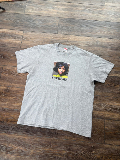 Supreme Aretha Tee SS26 L
